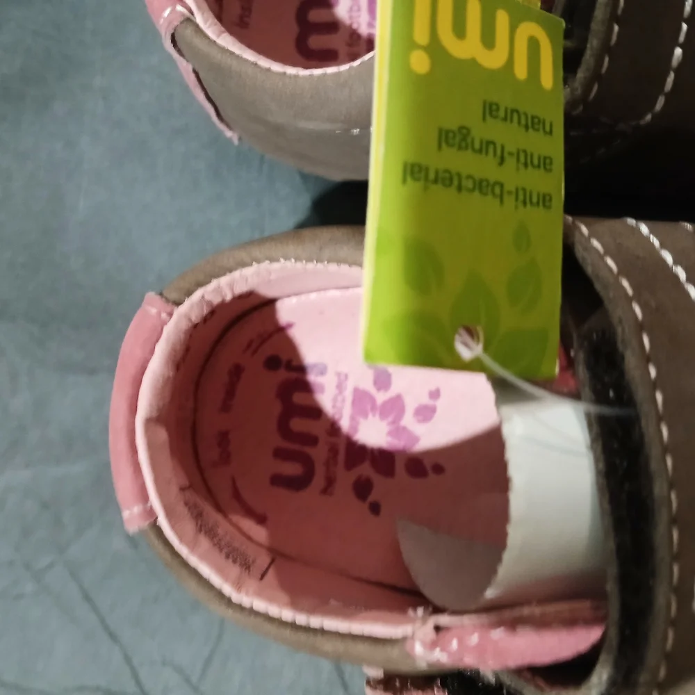 Final $8 /UMI Girls Kids Pink and Brown Shoes - Picture 5 of 6